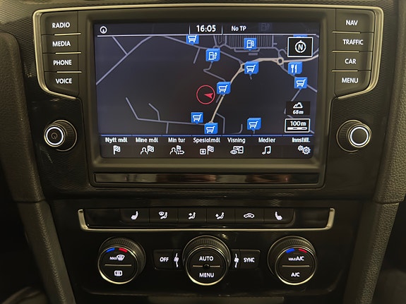 Volkswagen Golf VII 17 of 25