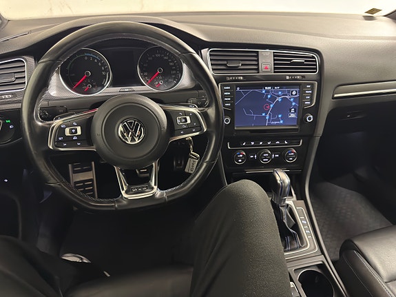 Volkswagen Golf VII 15 of 25