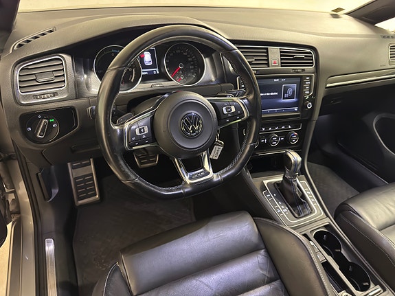 Volkswagen Golf VII 9 of 25
