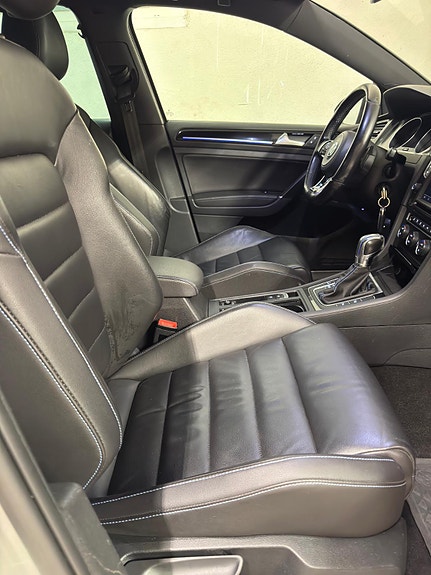 Volkswagen Golf VII 23 of 25