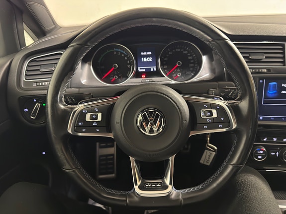 Volkswagen Golf VII 12 of 25