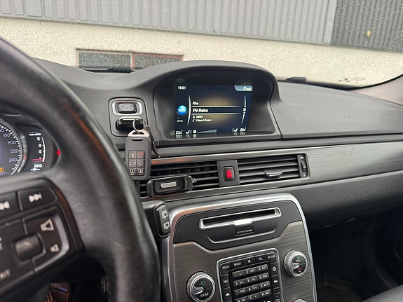 Volvo XC70 11 of 15