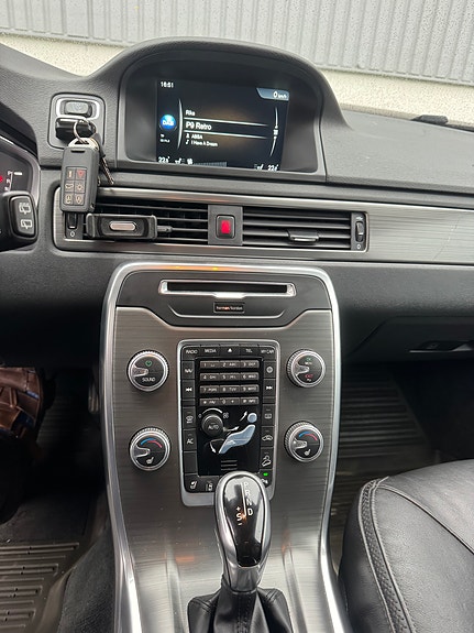 Volvo XC70 13 of 15