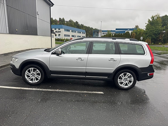 Volvo XC70 2 of 15