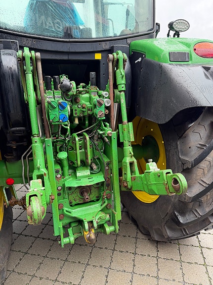 John Deere 6125R 4 of 11