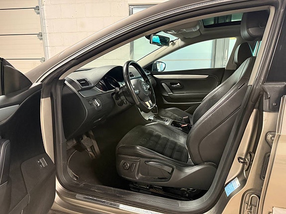 Volkswagen Passat CC 12 of 30