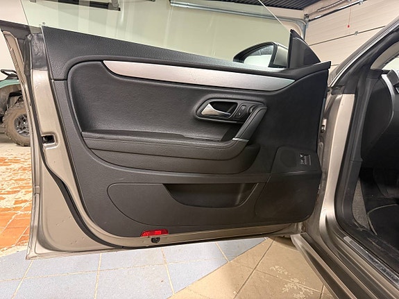 Volkswagen Passat CC 11 of 30