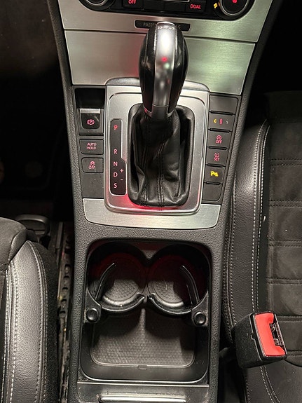 Volkswagen Passat CC 15 of 30