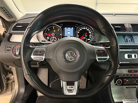 Volkswagen Passat CC 16 of 30