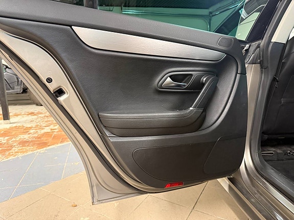 Volkswagen Passat CC 8 of 30