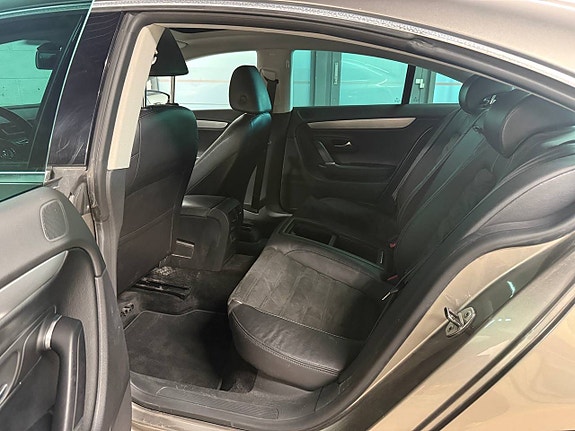 Volkswagen Passat CC 9 of 30