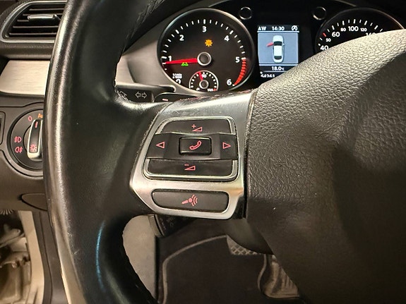 Volkswagen Passat CC 18 of 30