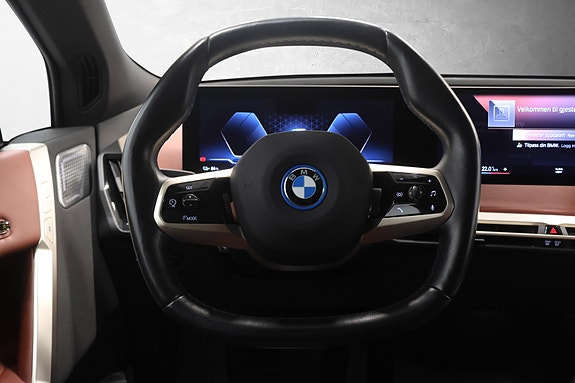 BMW iX 10 of 30