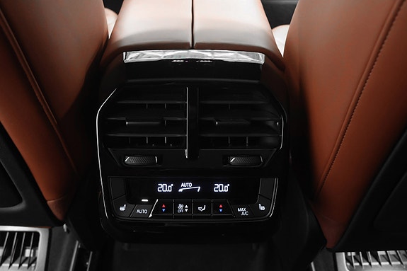 BMW iX 22 of 30