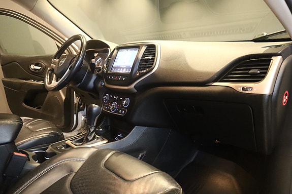 Jeep Cherokee 12 of 30