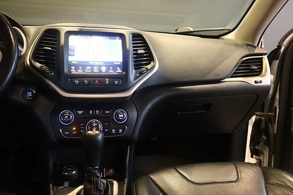 Jeep Cherokee 18 of 30