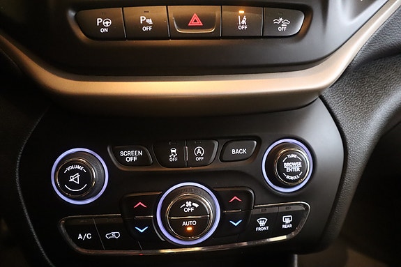 Jeep Cherokee 26 of 30