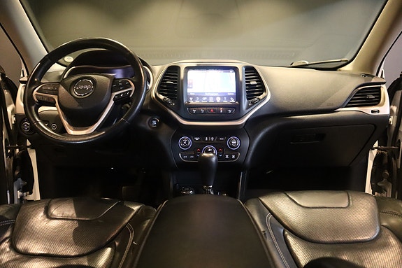 Jeep Cherokee 13 of 30