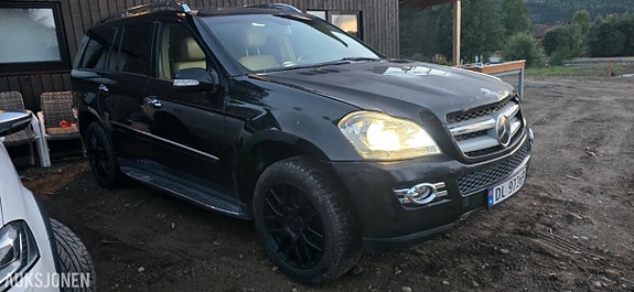 Mercedes-Benz gl 16 of 18