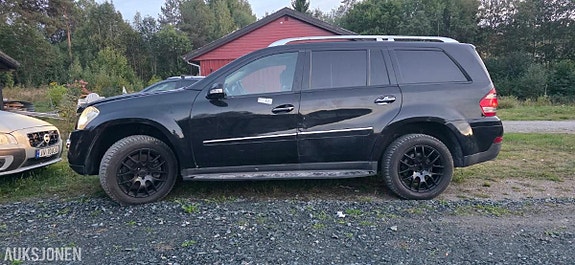 Mercedes-Benz gl 9 of 18