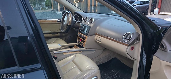 Mercedes-Benz gl 10 of 18