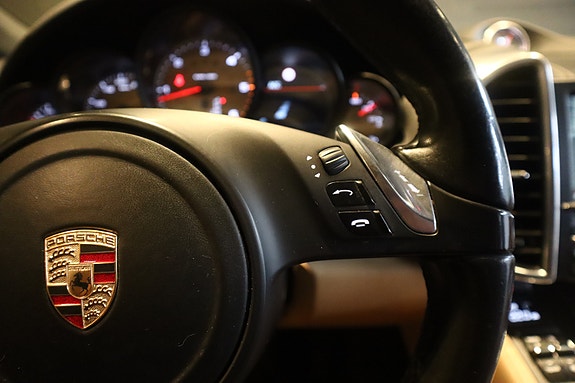 Porsche Cayenne 23 of 30