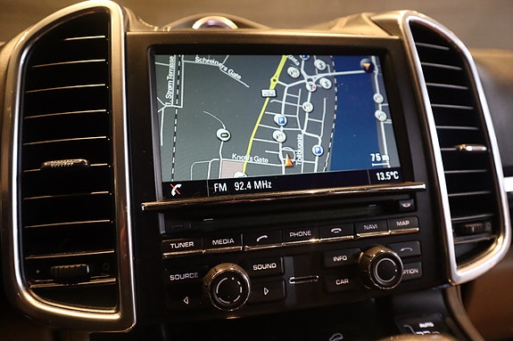 Porsche Cayenne 30 of 30