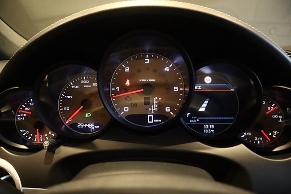 Porsche Cayenne 26 of 30