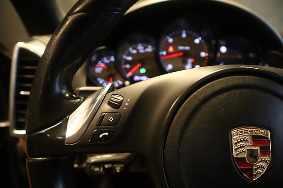 Porsche Cayenne 22 of 30