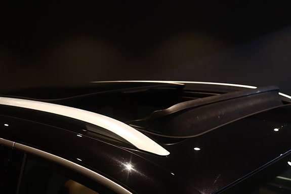 Porsche Cayenne 4 of 30