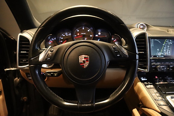 Porsche Cayenne 21 of 30
