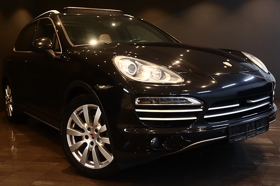 Porsche Cayenne 2 of 30