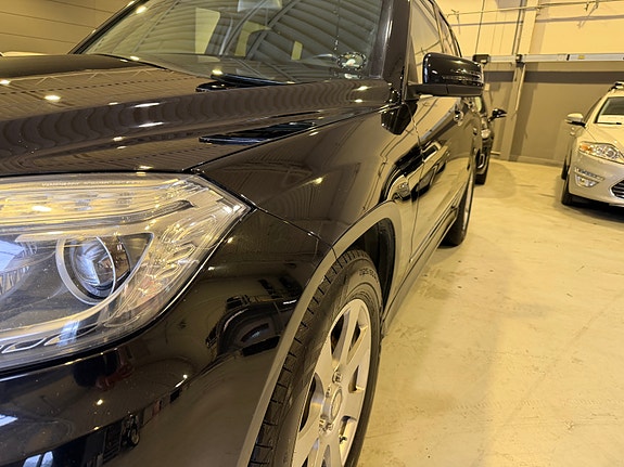 Mercedes-Benz GLK220 2 of 30