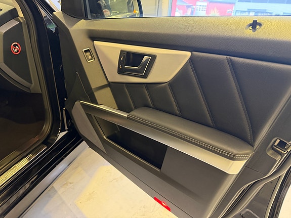 Mercedes-Benz GLK220 21 of 30