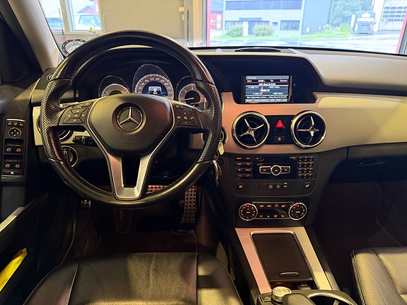 Mercedes-Benz GLK220 25 of 30