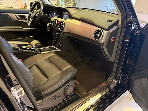 Mercedes-Benz GLK220 18 of 30