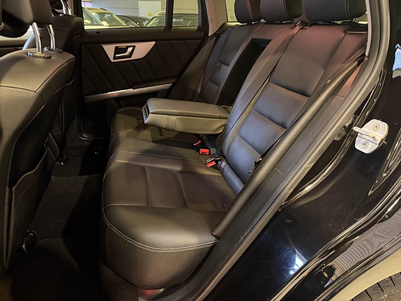 Mercedes-Benz GLK220 14 of 30