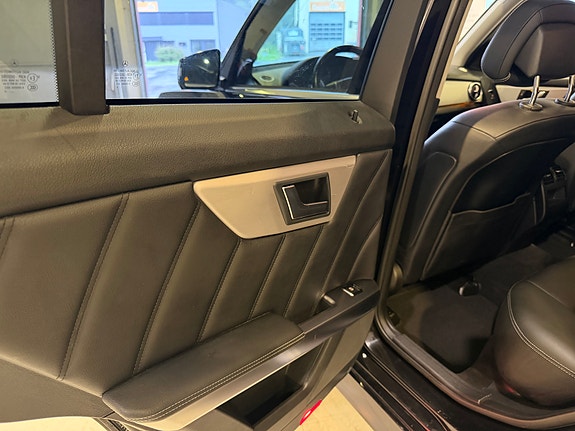 Mercedes-Benz GLK220 16 of 30