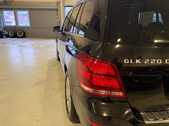 Mercedes-Benz GLK220 10 of 30
