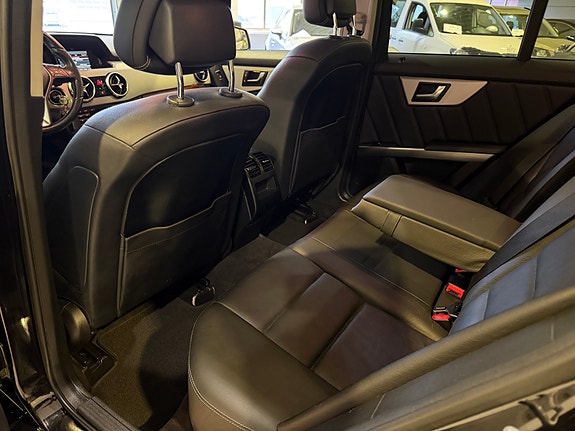Mercedes-Benz GLK220 15 of 30