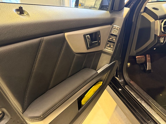 Mercedes-Benz GLK220 17 of 30