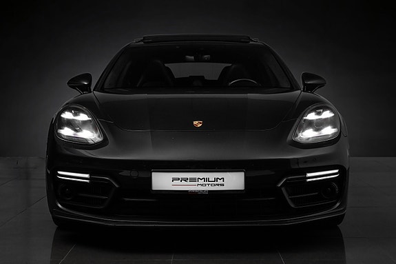 Porsche Panamera 4 of 30