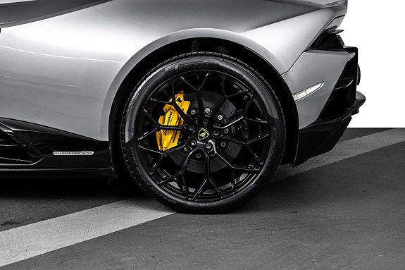 Lamborghini Huracan 10 of 30