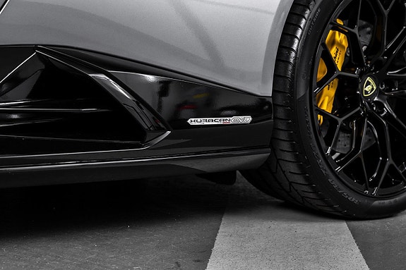 Lamborghini Huracan 11 of 30