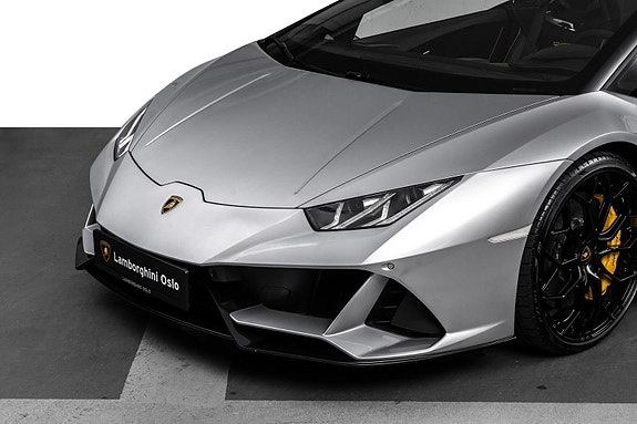 Lamborghini Huracan 2 of 30