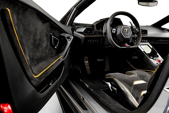 Lamborghini Huracan 25 of 30