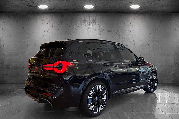 BMW iX3 5 of 24