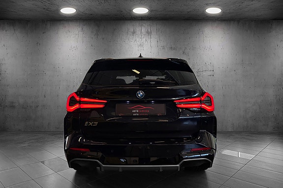 BMW iX3 4 of 24