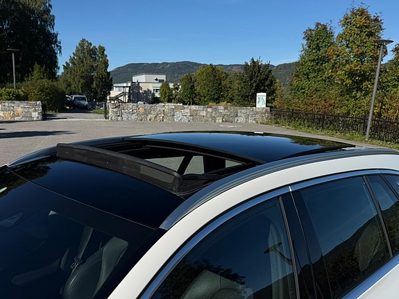 Mercedes-Benz C350 e 28 of 28