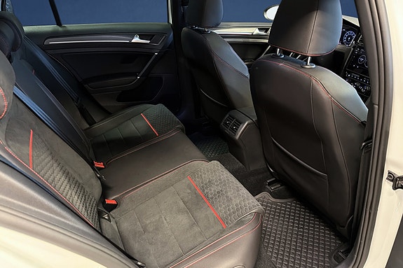 Volkswagen Golf VII 15 of 20